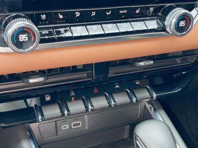 2023 GMC Canyon 4WD AT4