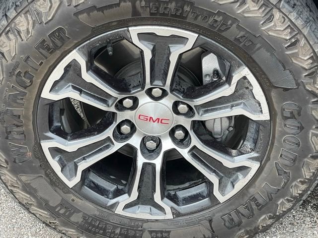 2023 GMC Canyon 4WD AT4