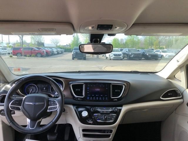 2017 Chrysler Pacifica Touring-L