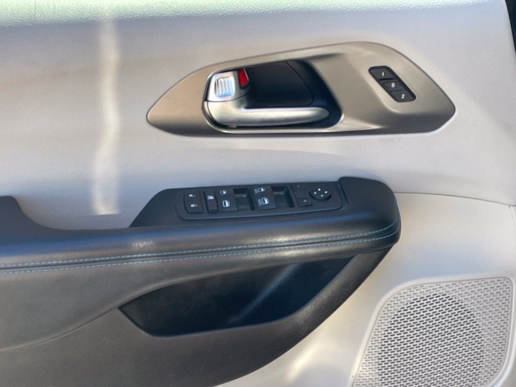 2021 Chrysler Pacifica Touring L