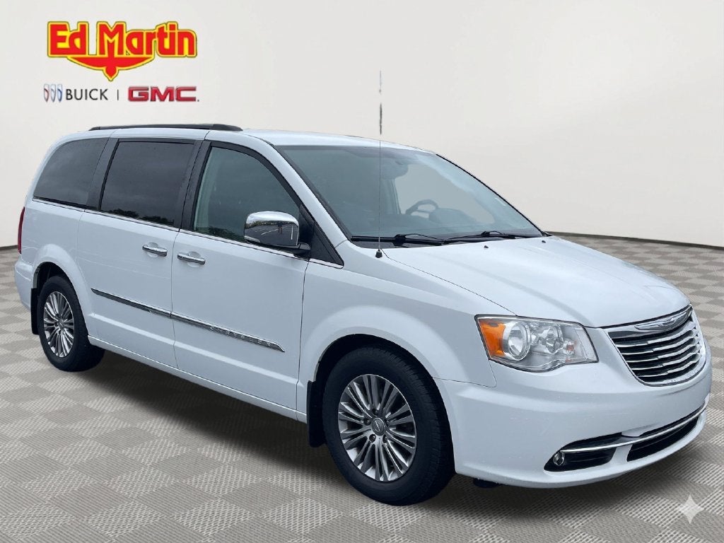 2014 Chrysler Town & Country Touring-L
