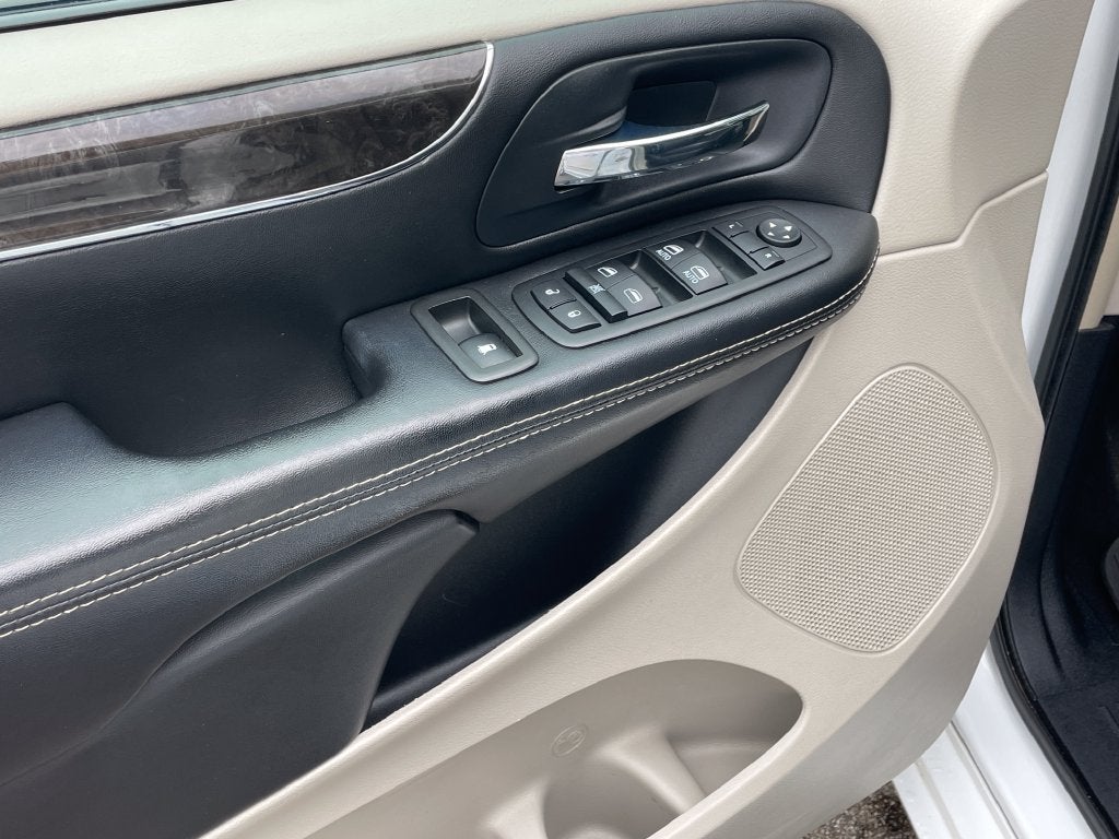 2014 Chrysler Town & Country Touring-L