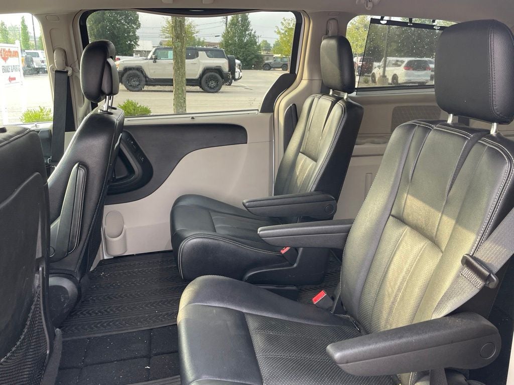 2014 Chrysler Town & Country Touring-L
