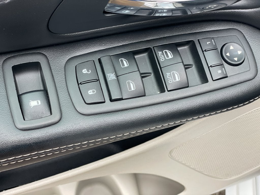 2014 Chrysler Town & Country Touring-L