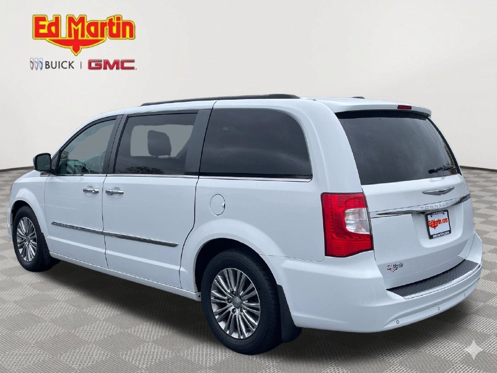 2014 Chrysler Town & Country Touring-L