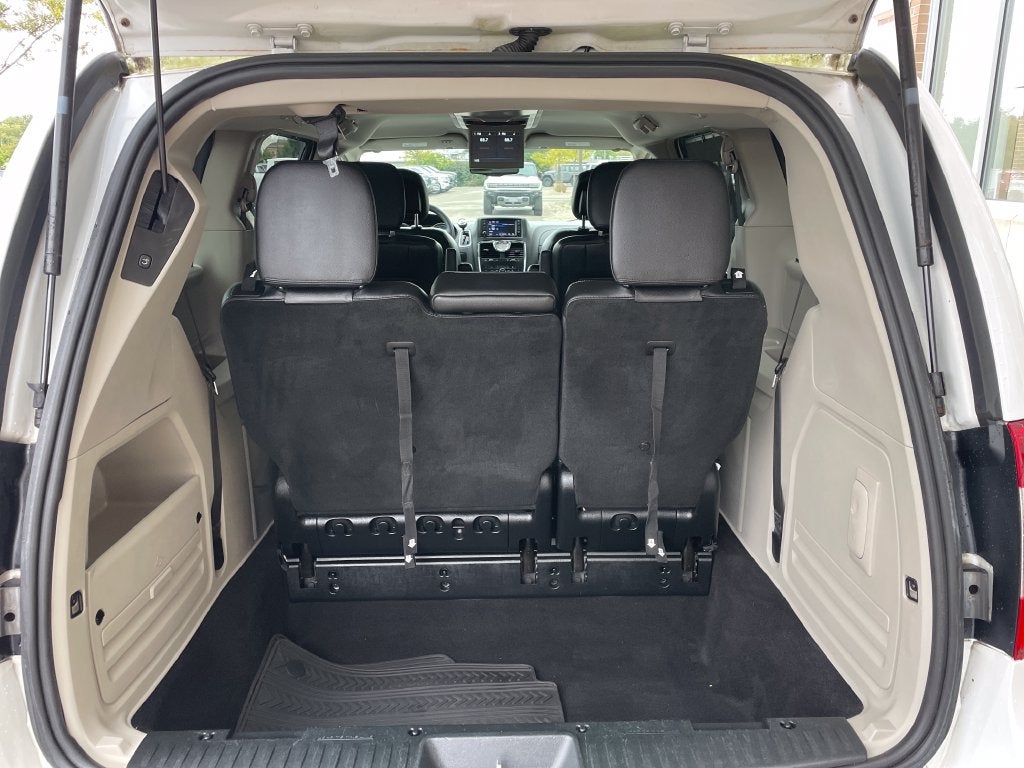 2014 Chrysler Town & Country Touring-L