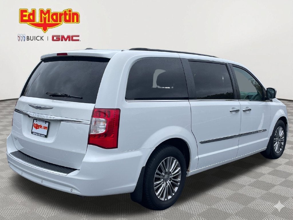 2014 Chrysler Town & Country Touring-L