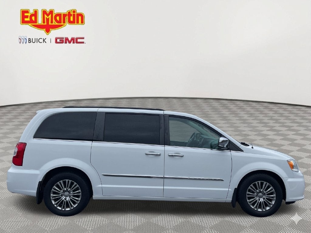 2014 Chrysler Town & Country Touring-L