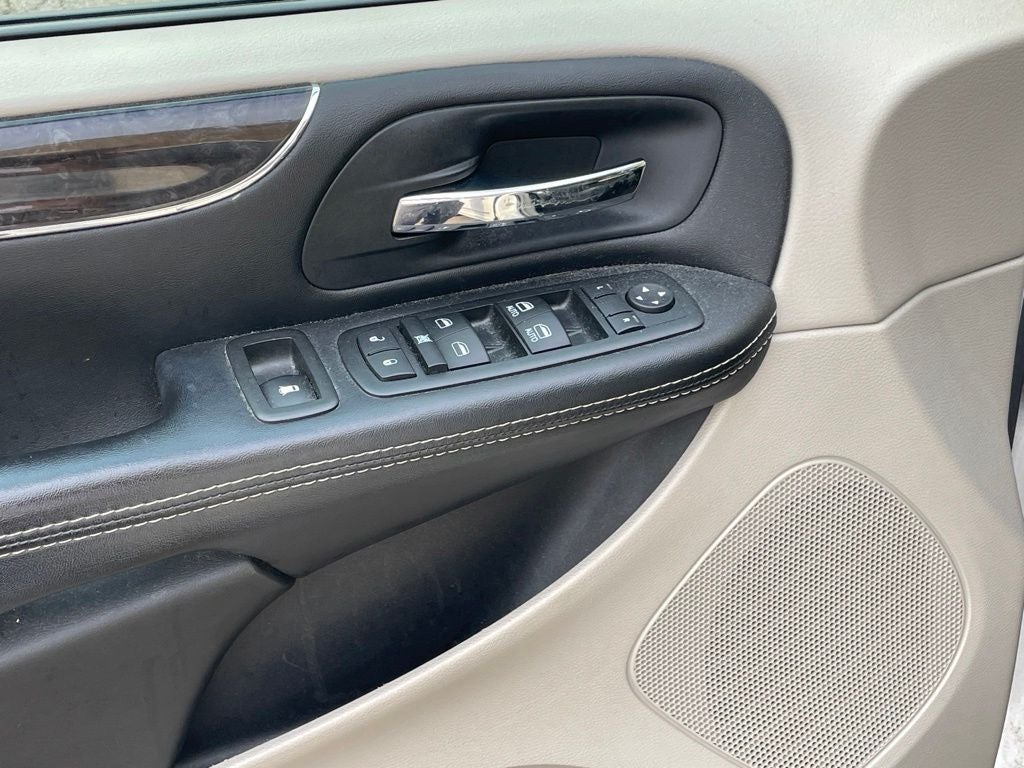 2014 Chrysler Town & Country Touring-L