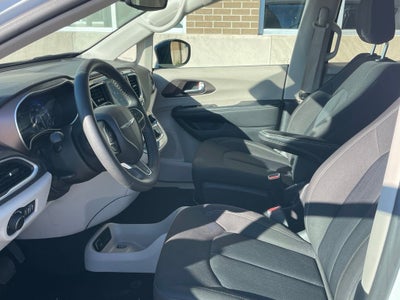 2024 Chrysler Voyager LX