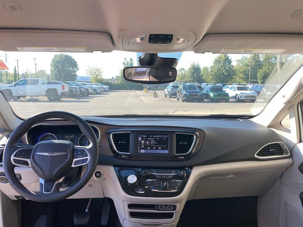 2024 Chrysler Voyager LX
