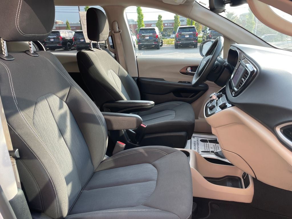2024 Chrysler Voyager LX