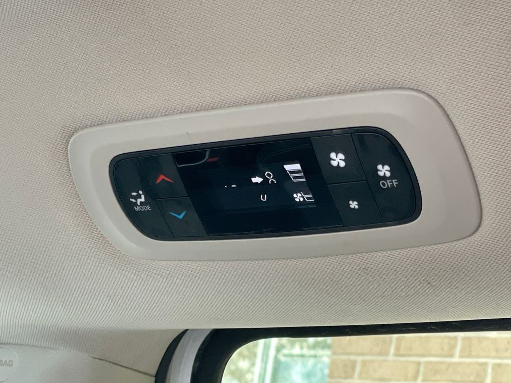 2024 Chrysler Voyager LX