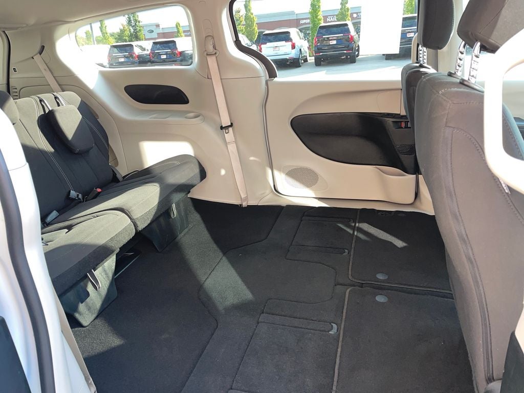 2024 Chrysler Voyager LX