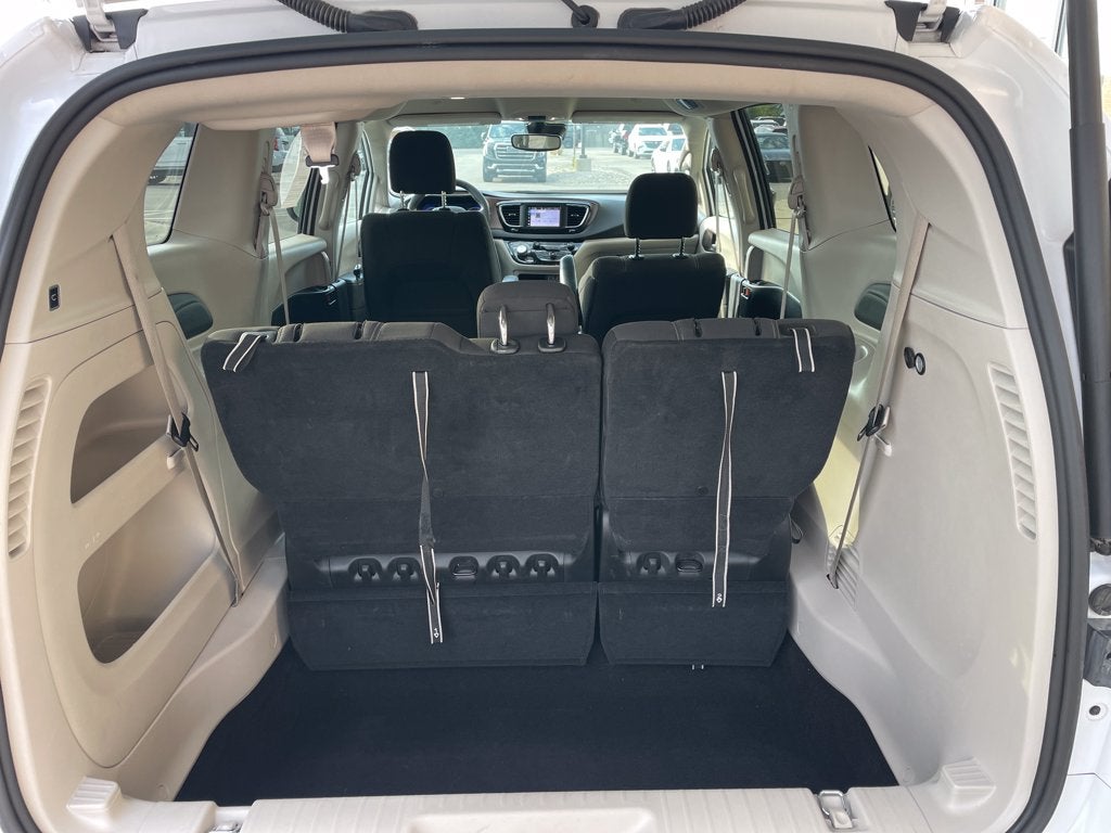 2024 Chrysler Voyager LX