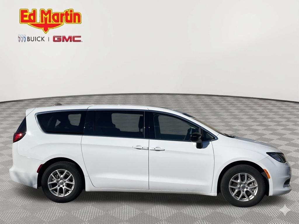2024 Chrysler Voyager LX