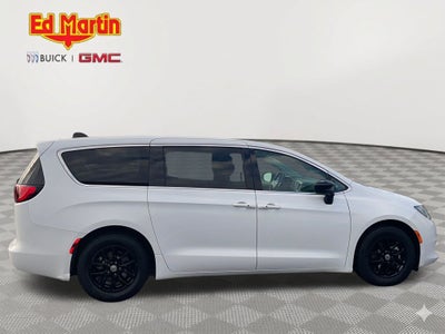 2024 Chrysler Voyager LX