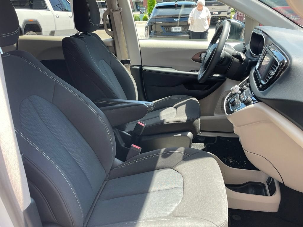 2024 Chrysler Voyager LX
