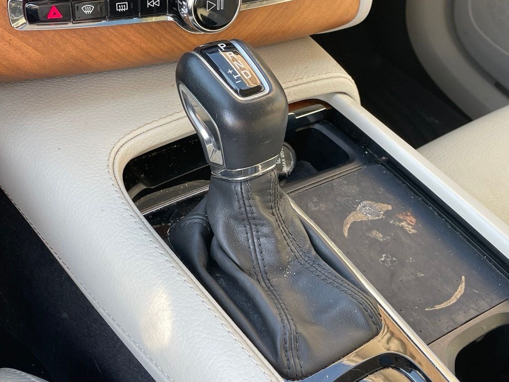 2021 Volvo XC90 T6 Momentum