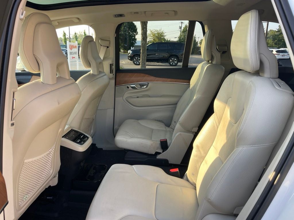 2021 Volvo XC90 T6 Momentum