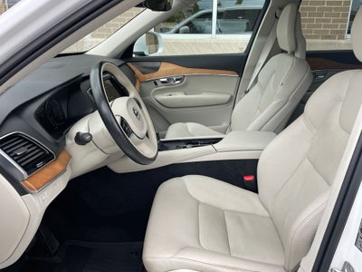 2021 Volvo XC90 T6 Momentum