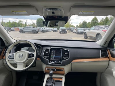 2021 Volvo XC90 T6 Momentum