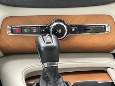 2021 Volvo XC90 T6 Momentum