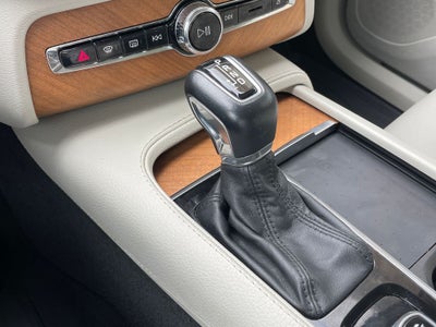 2021 Volvo XC90 T6 Momentum
