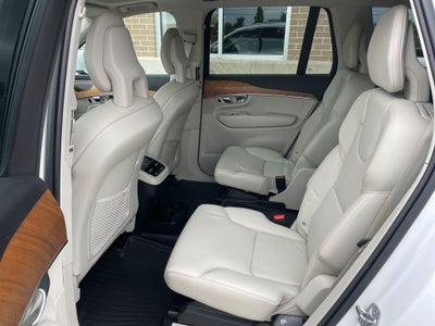 2021 Volvo XC90 T6 Momentum