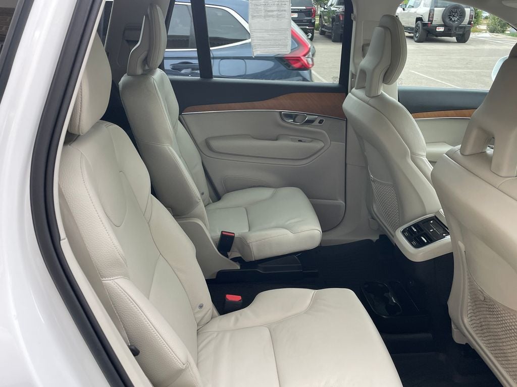 2021 Volvo XC90 T6 Momentum