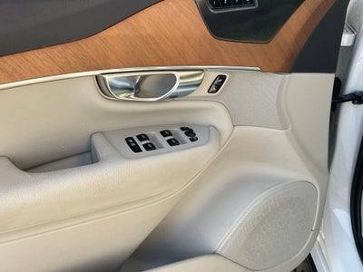 2021 Volvo XC90 T6 Momentum