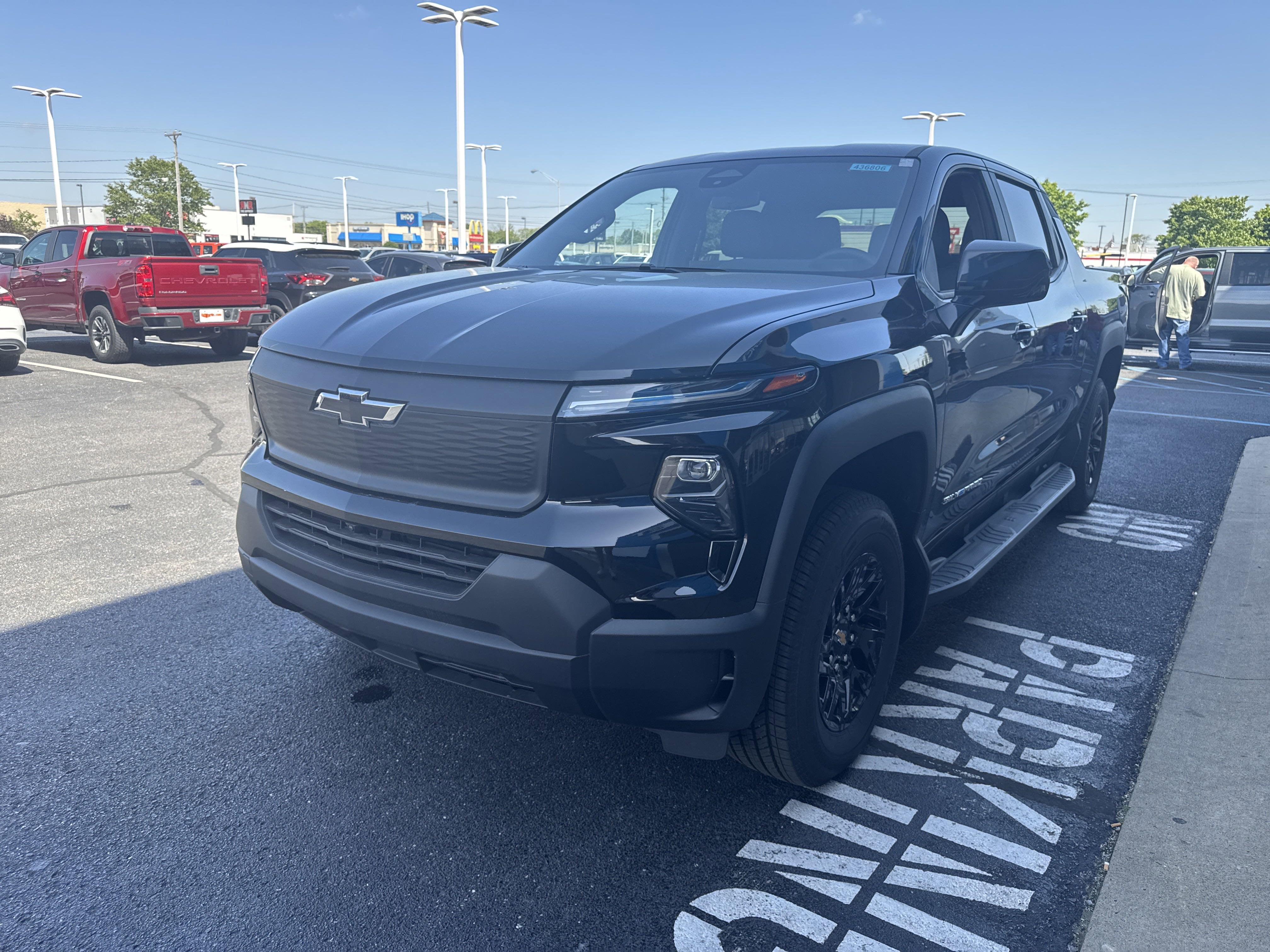 2024 Chevrolet Silverado EV E4WD CREW