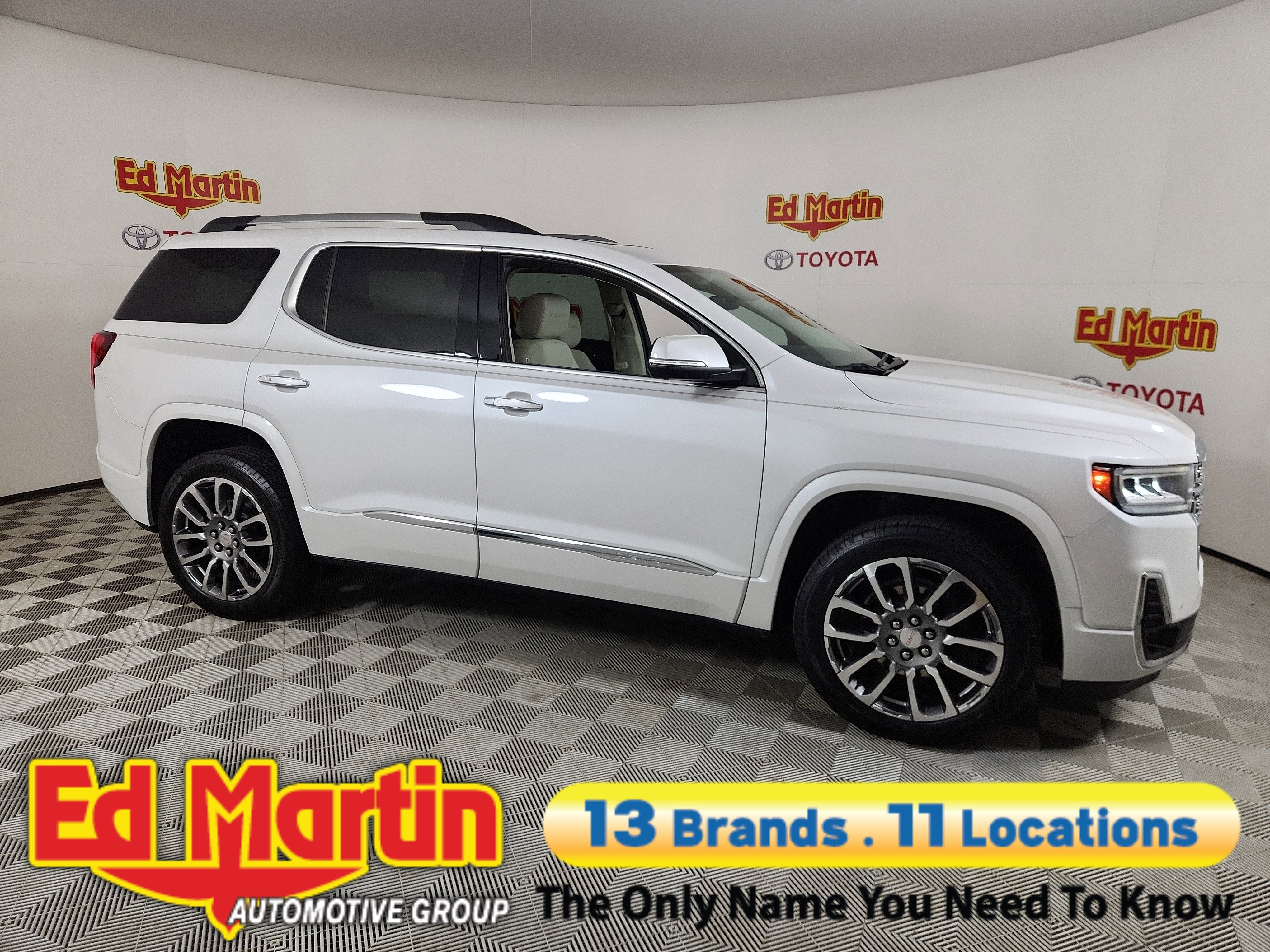 2023 GMC Acadia Denali