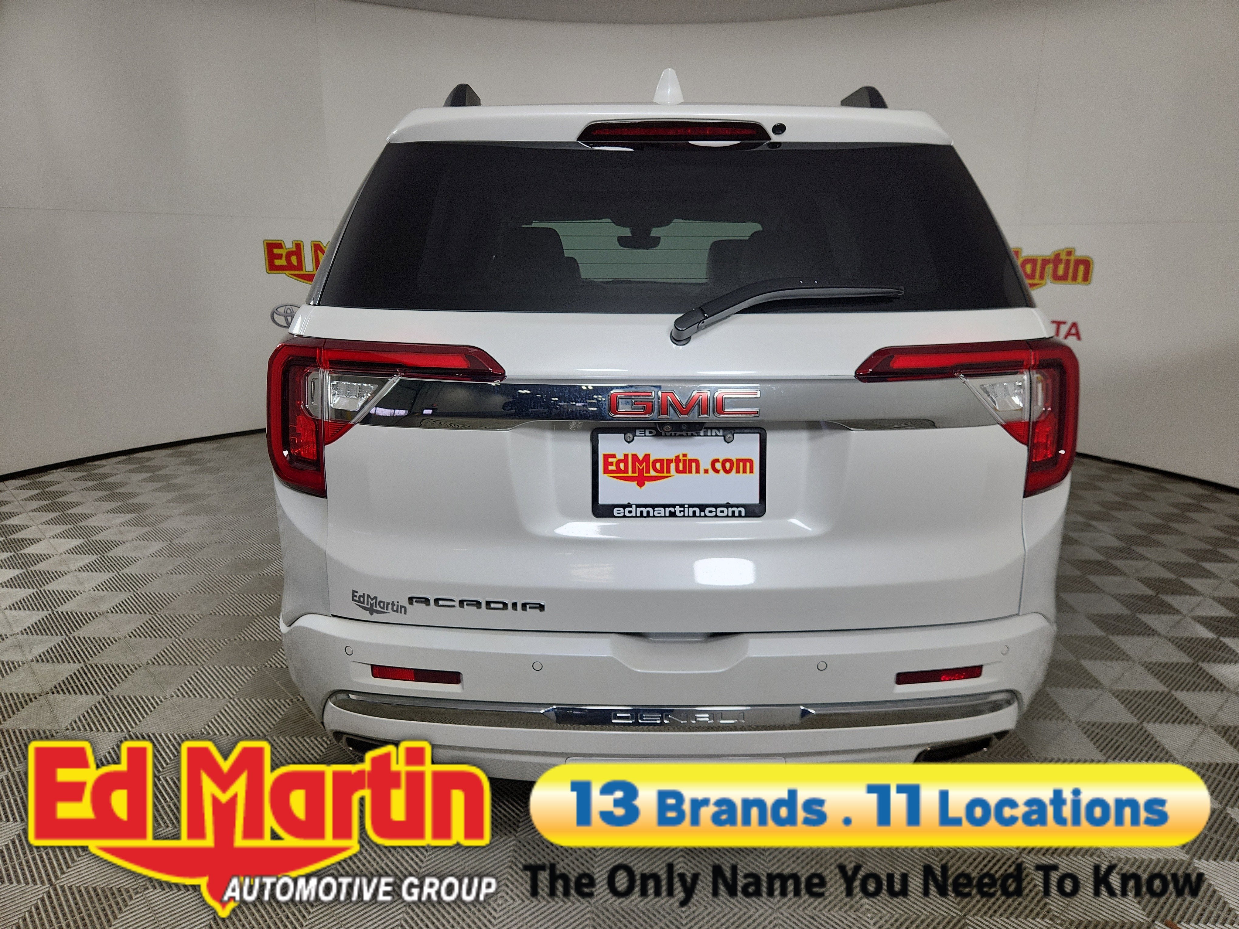 2023 GMC Acadia Denali