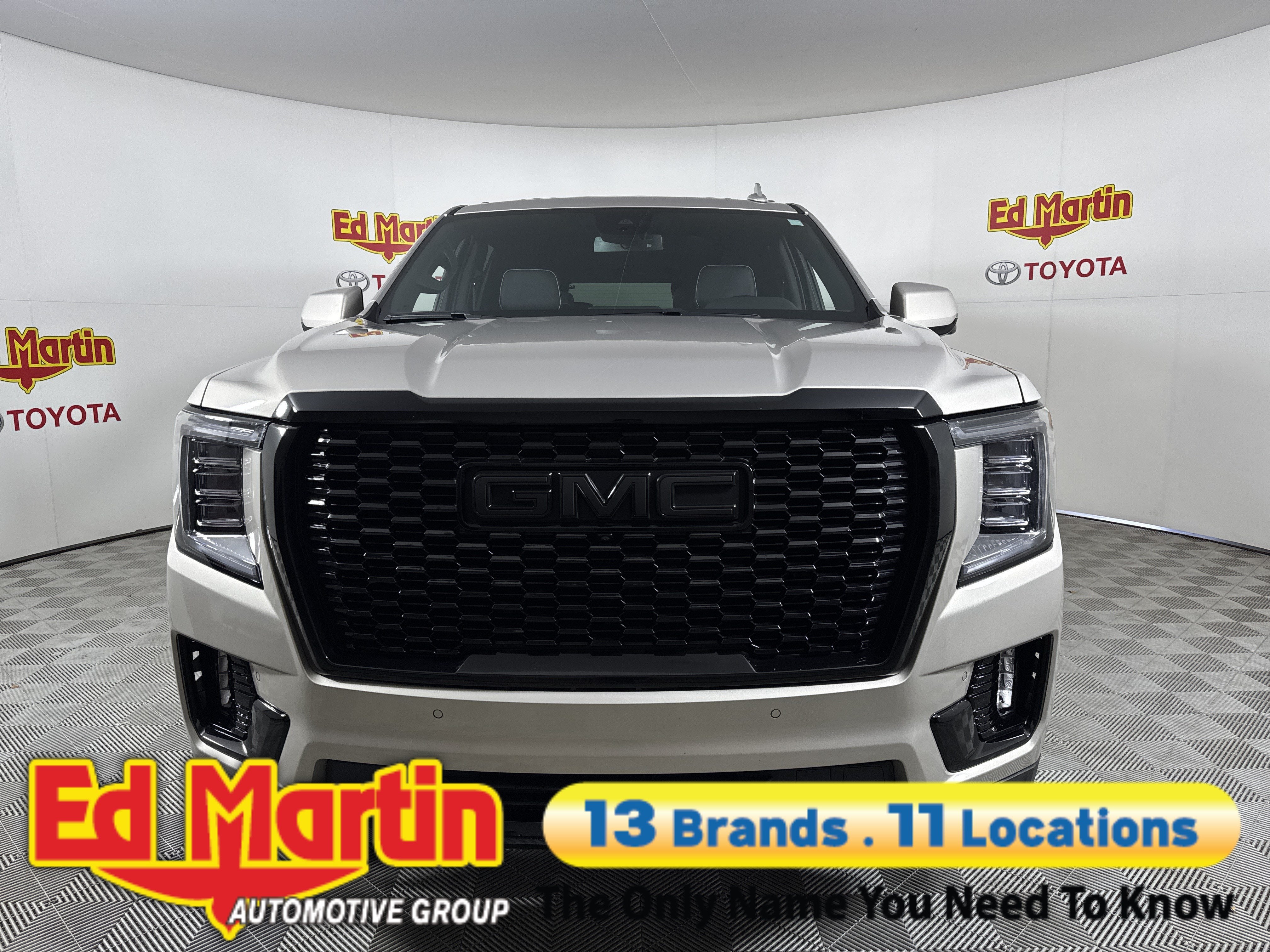 2023 GMC Yukon SLT