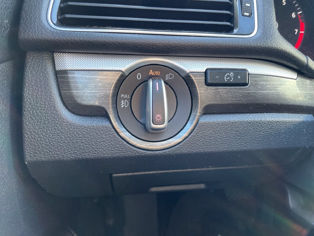 2018 Volkswagen Passat 2.0T SE