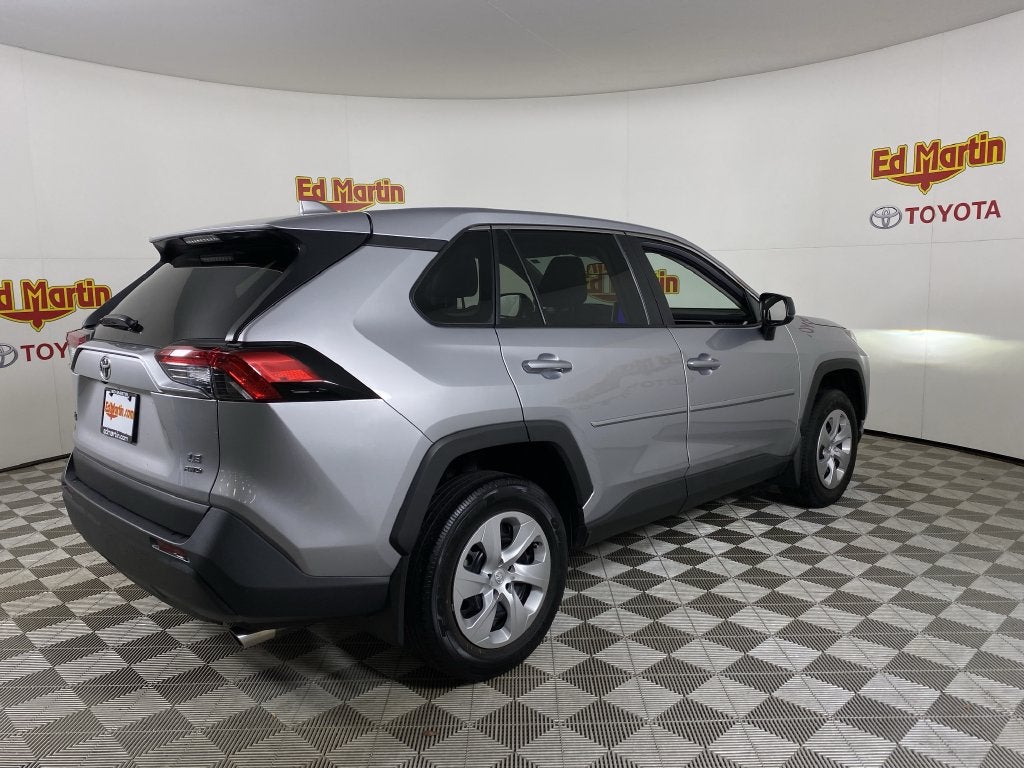 2024 Toyota RAV4 LE
