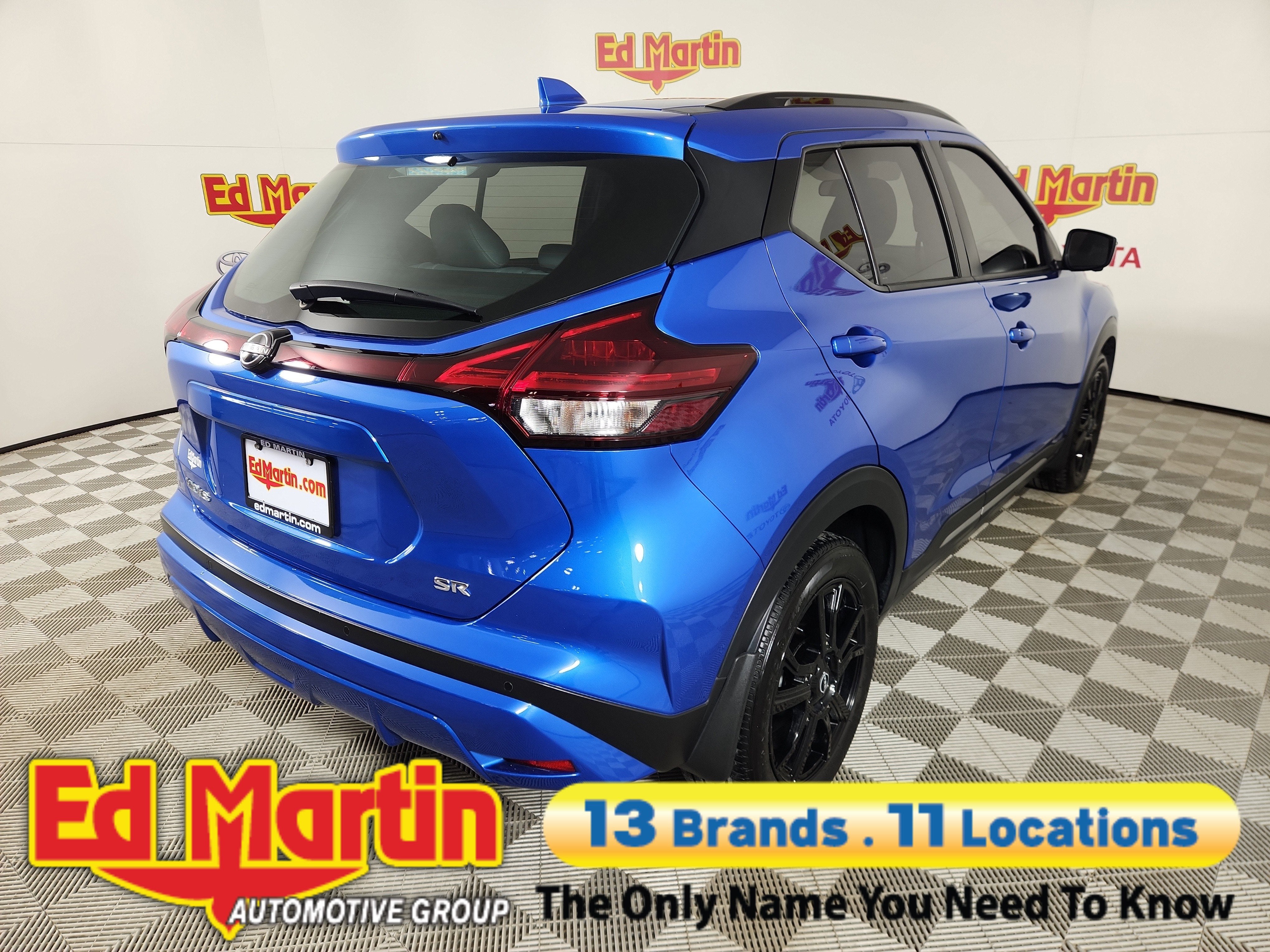 2023 Nissan Kicks SR