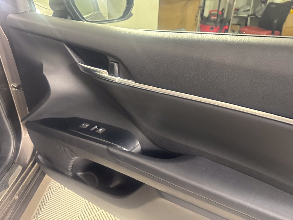 2019 Toyota Camry Hybrid LE