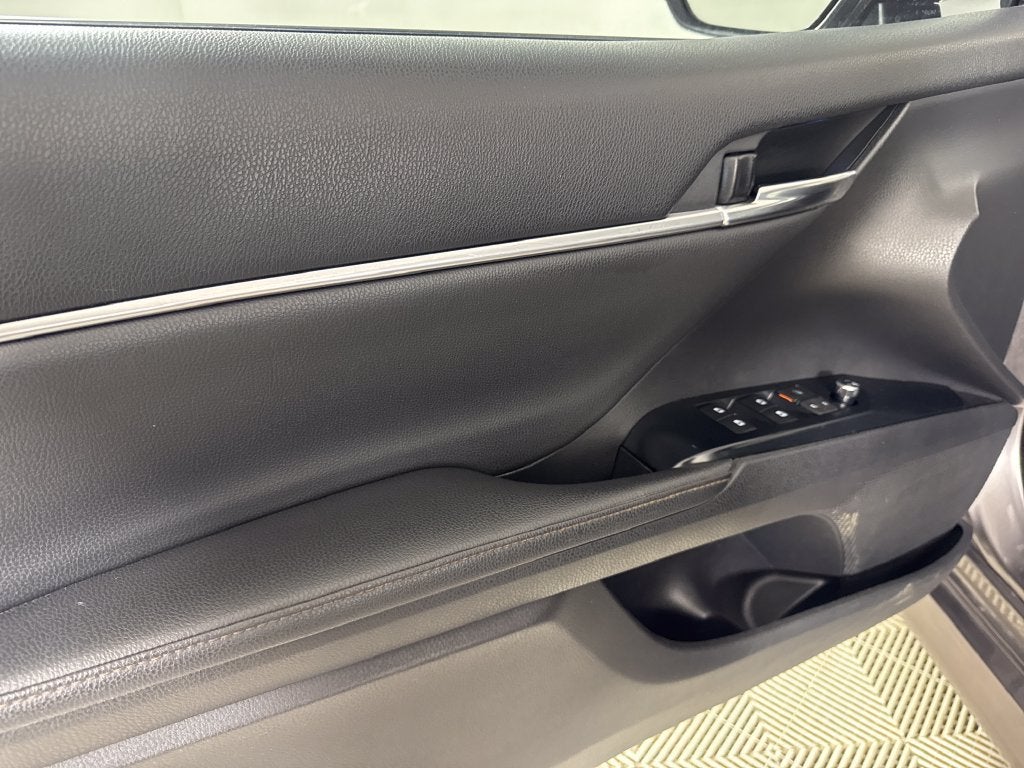 2020 Toyota Camry Hybrid XLE