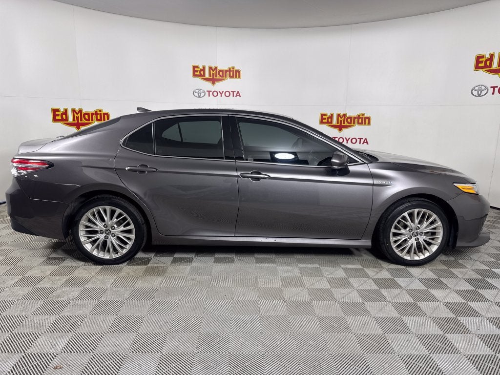 2020 Toyota Camry Hybrid XLE
