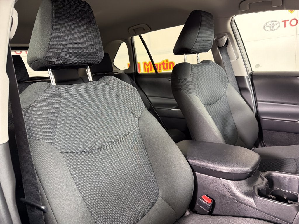 2022 Toyota RAV4 Hybrid LE