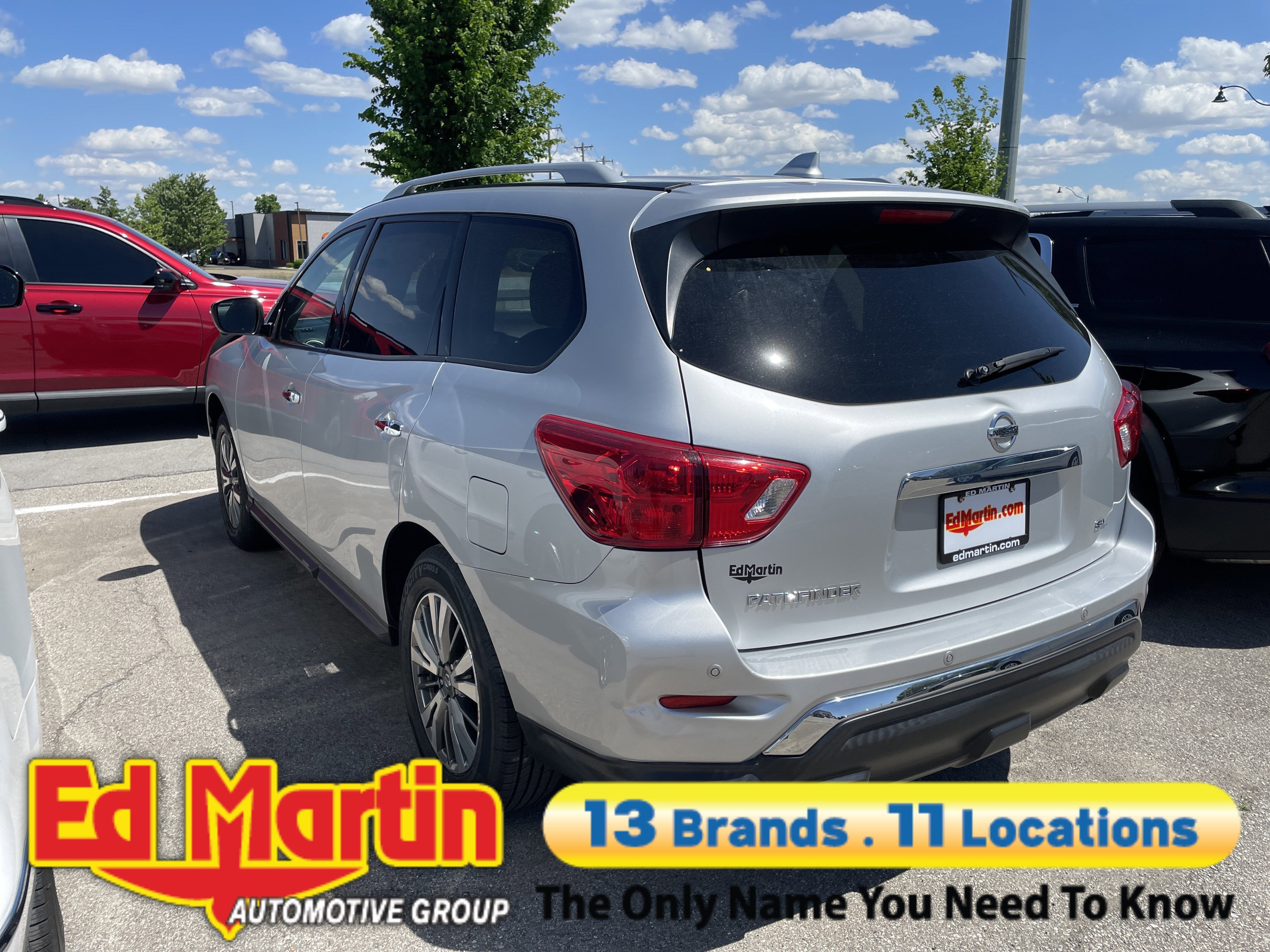 2019 Nissan Pathfinder SL