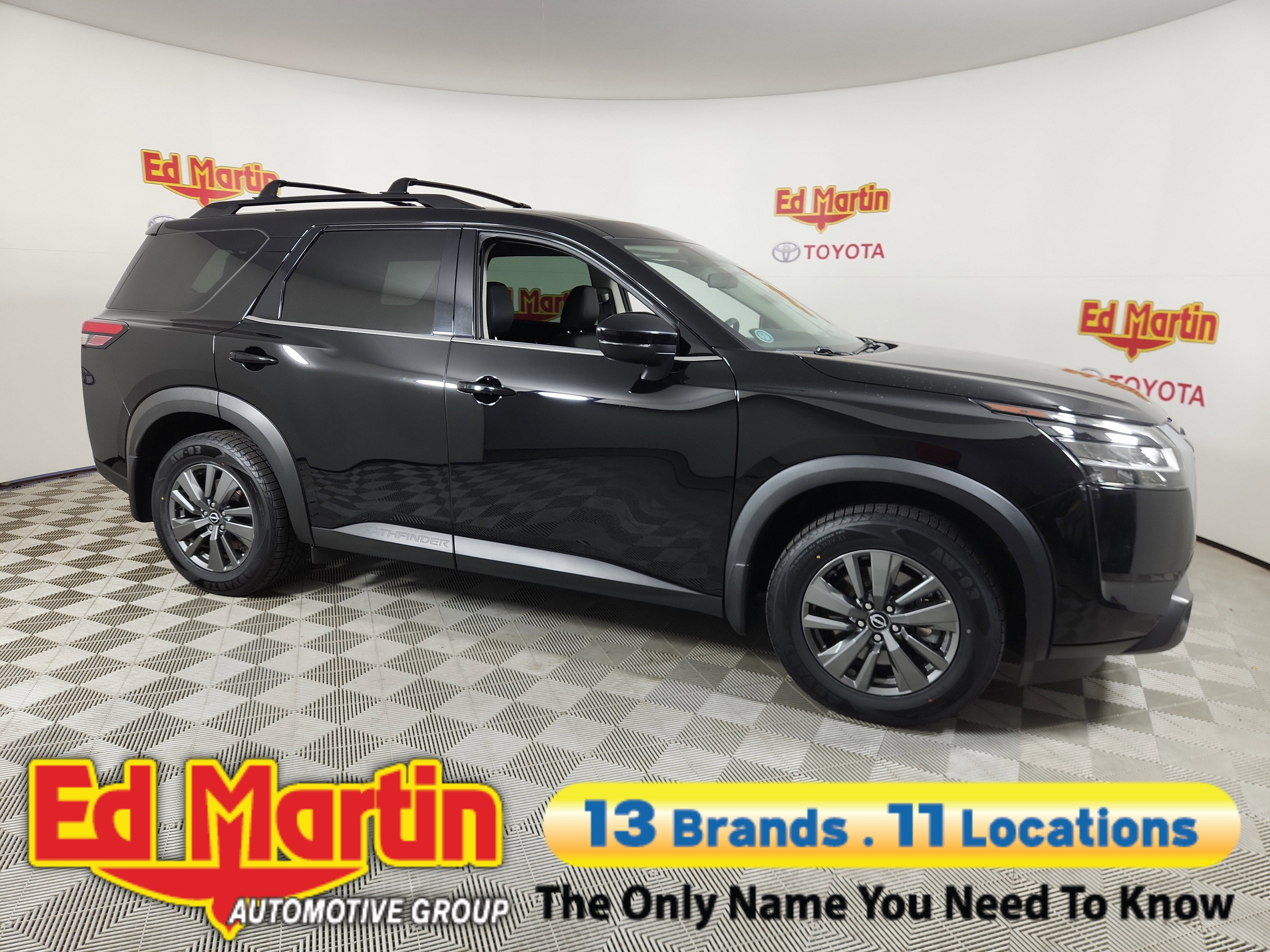 2022 Nissan Pathfinder SV