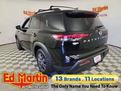 2022 Nissan Pathfinder SV