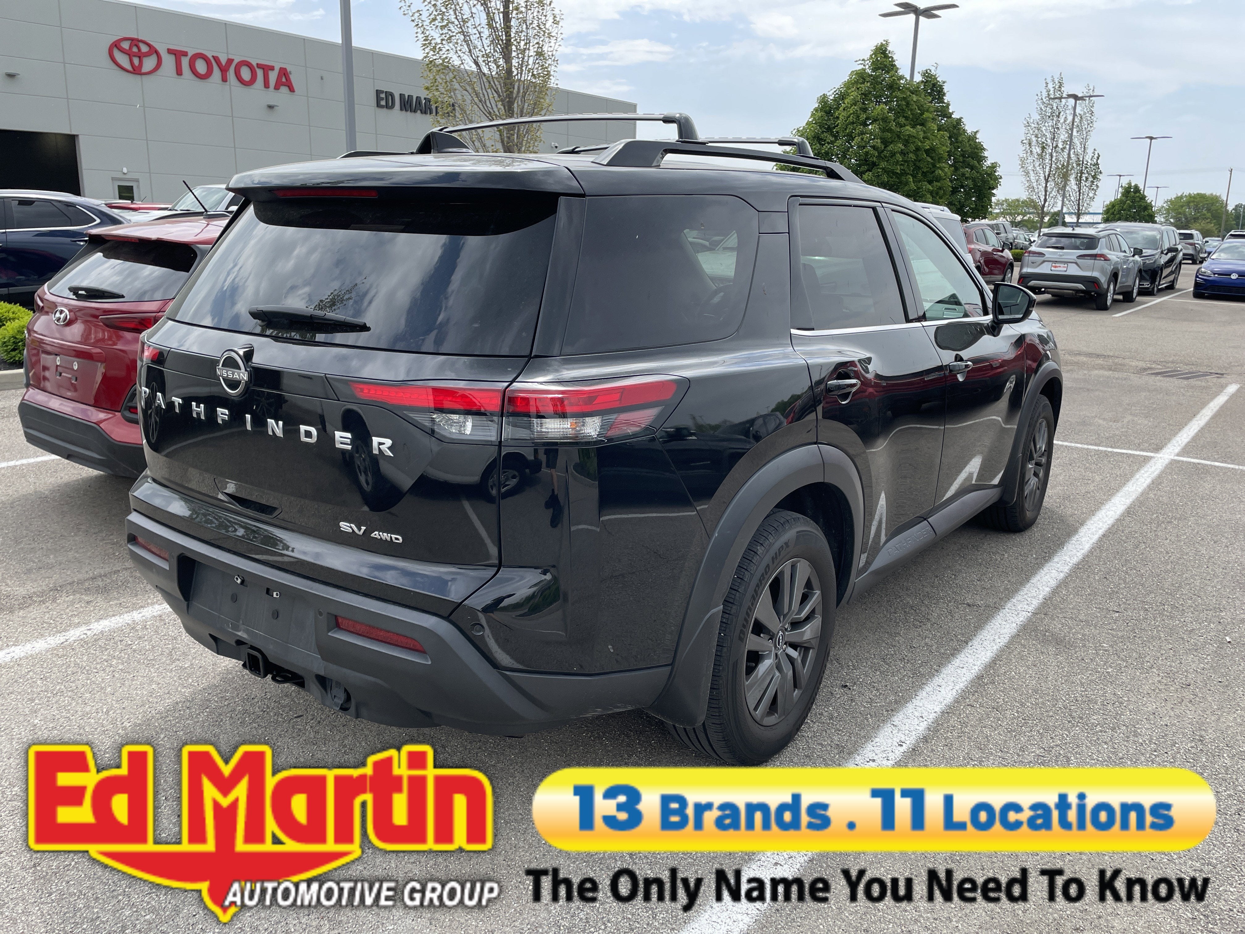 2022 Nissan Pathfinder SV