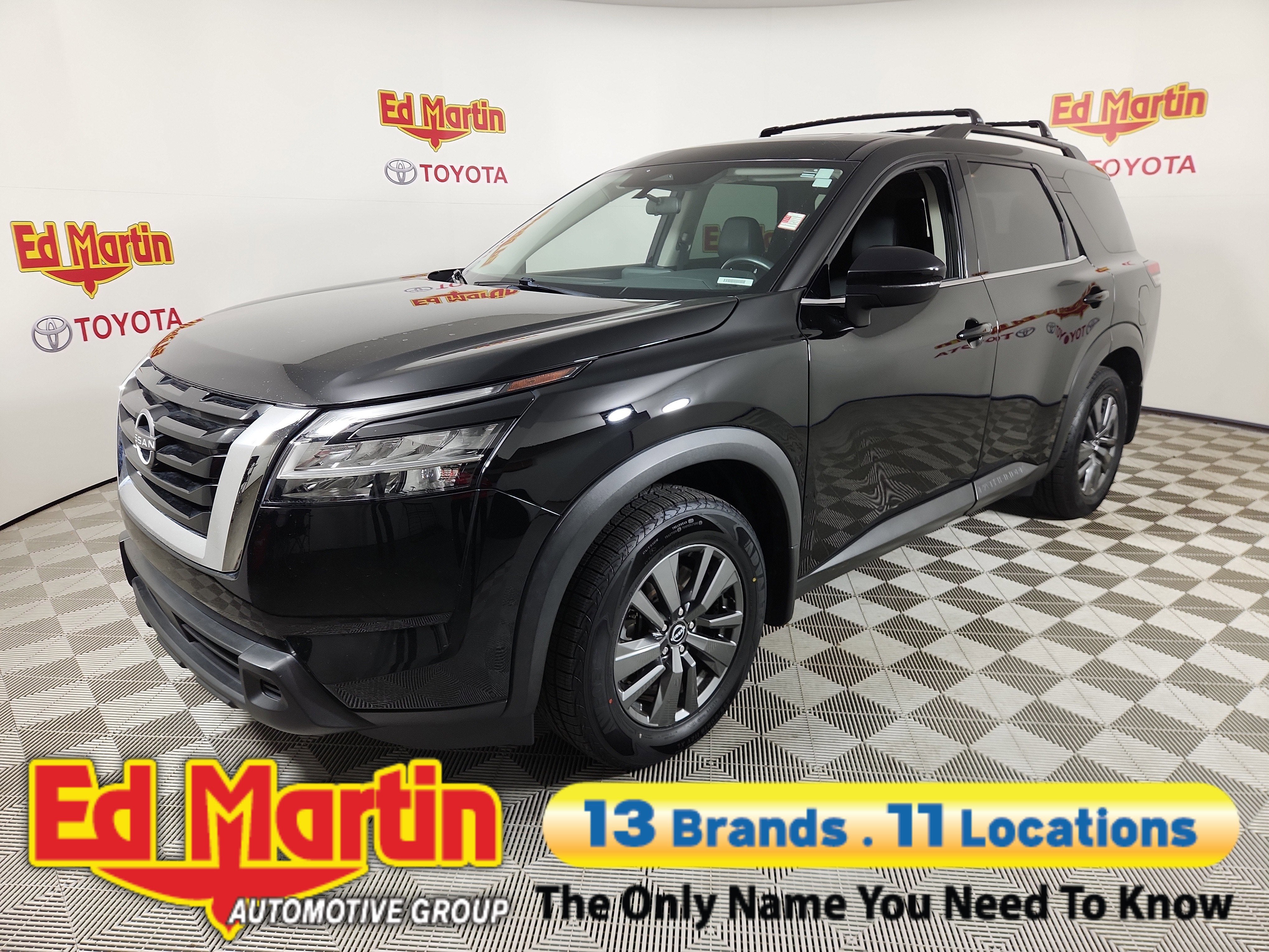 2022 Nissan Pathfinder SV