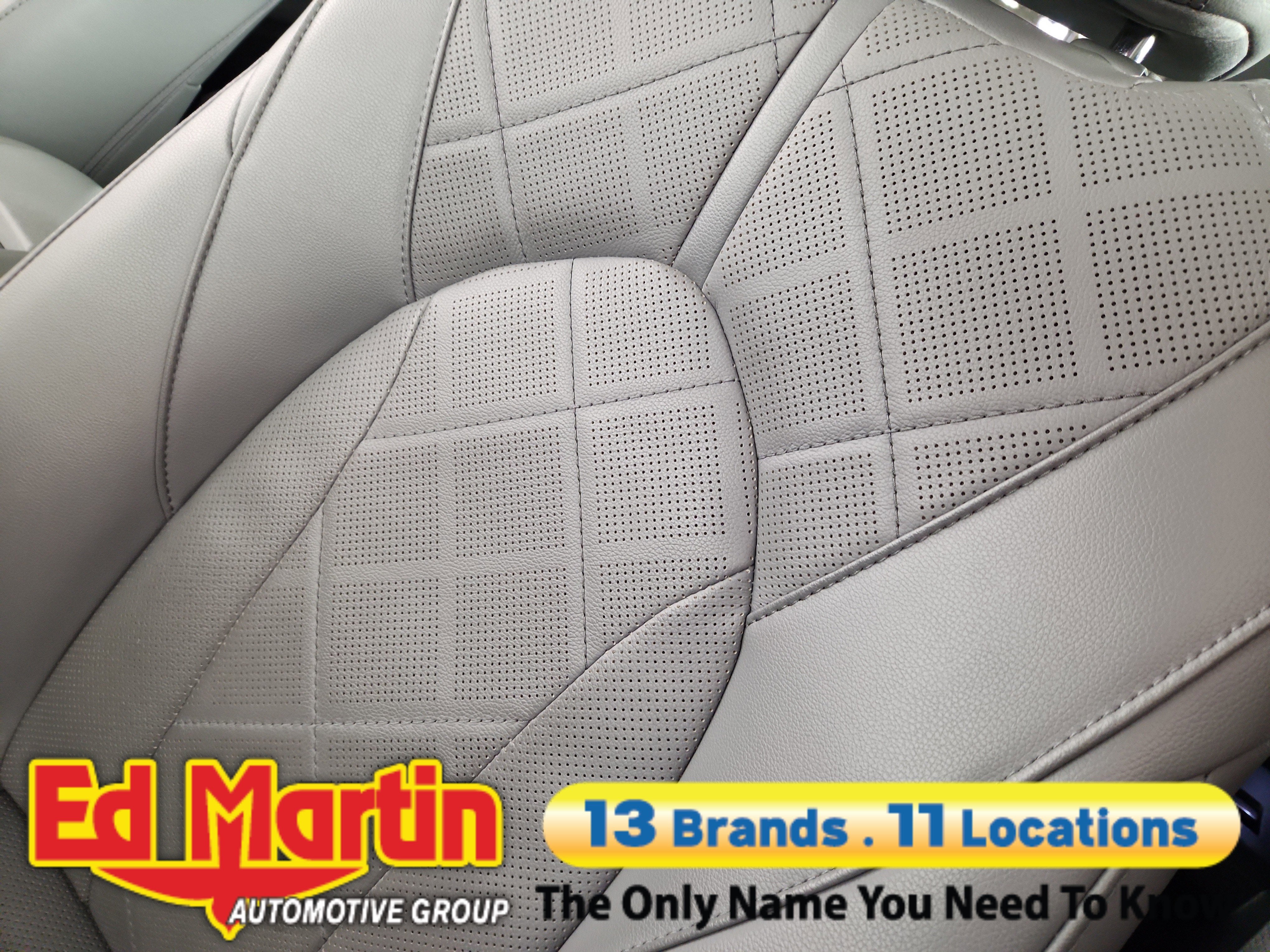 2025 Toyota Highlander Hybrid Platinum