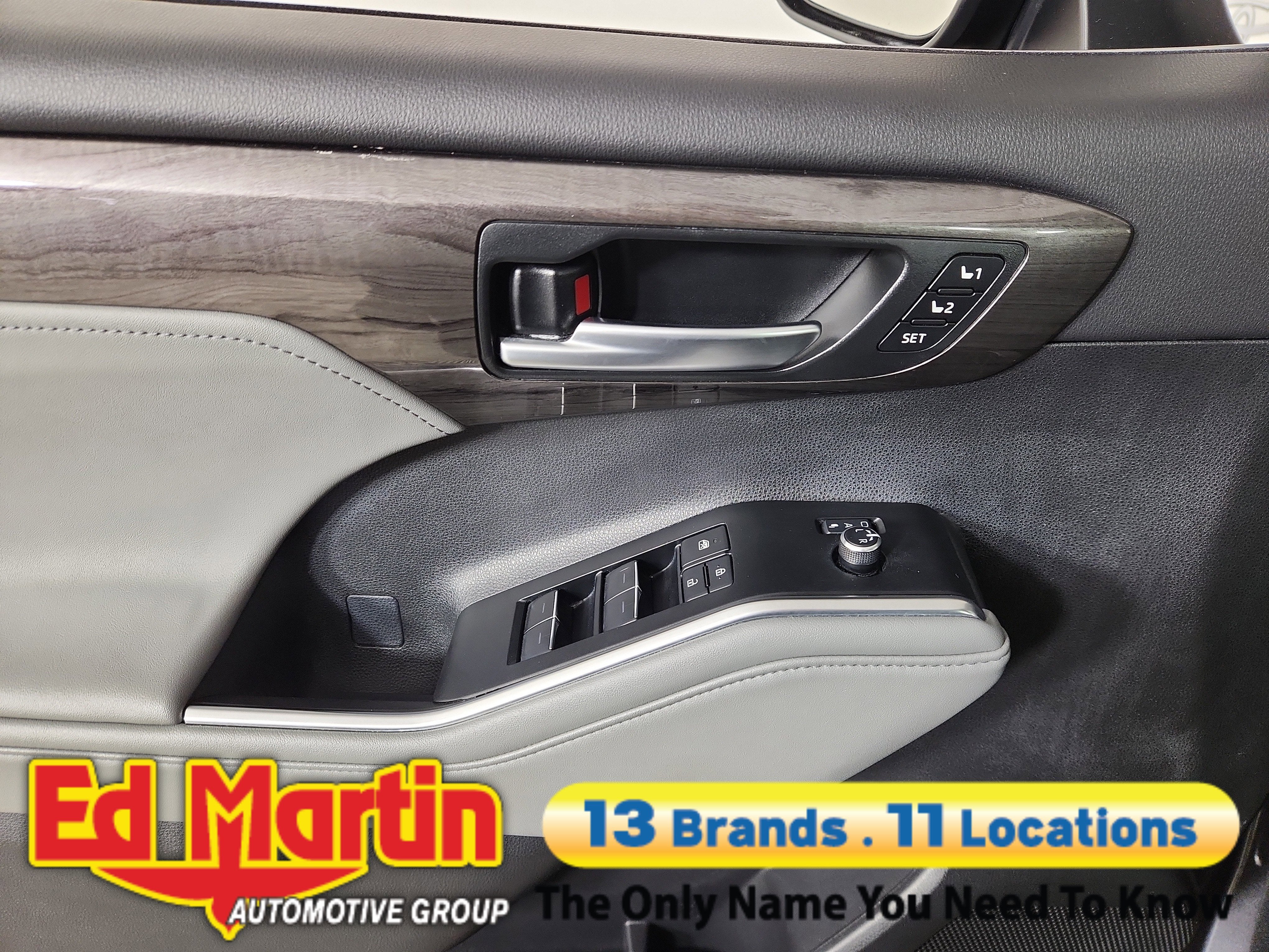 2025 Toyota Highlander Hybrid Platinum