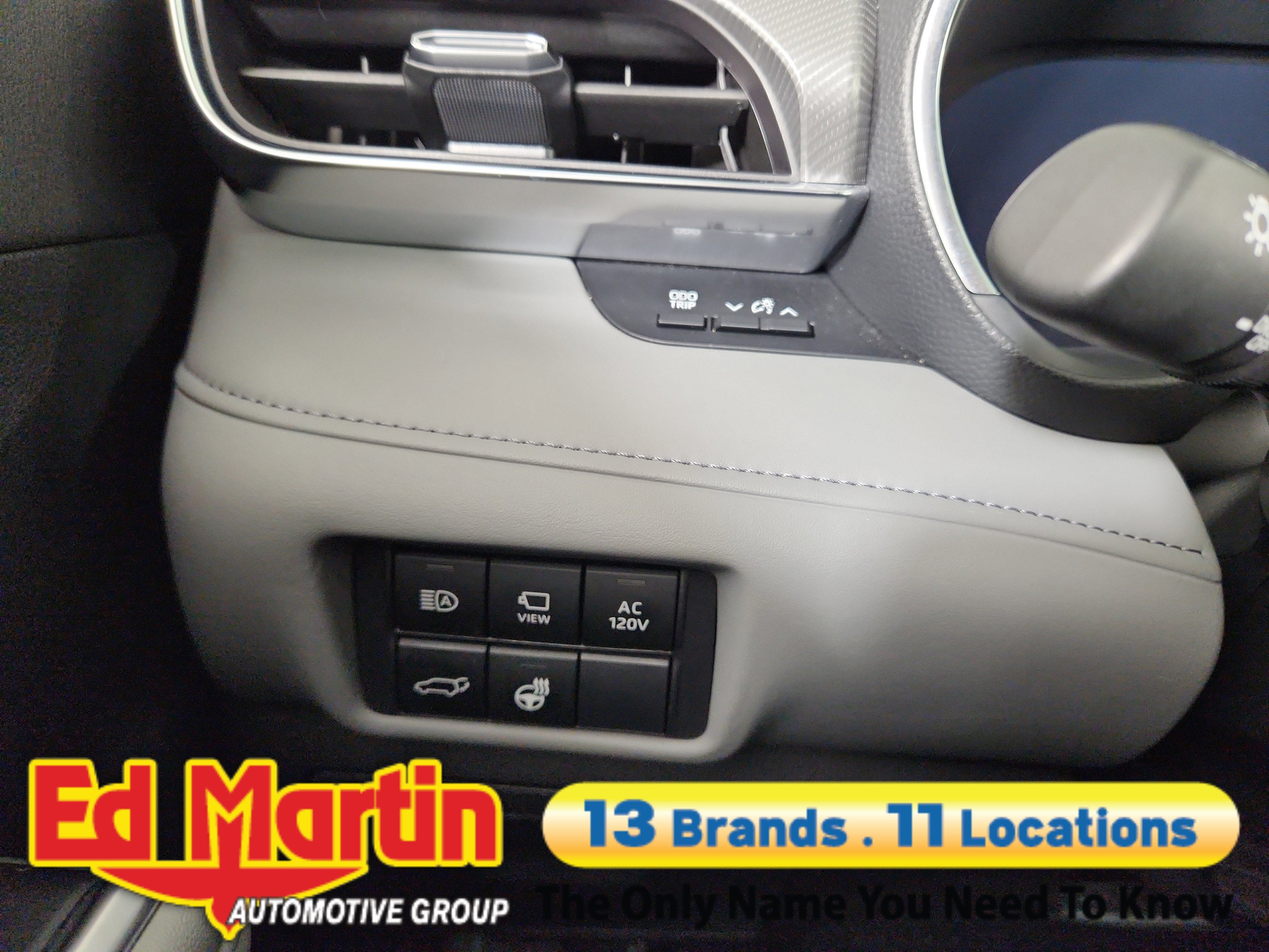 2025 Toyota Highlander Hybrid Platinum